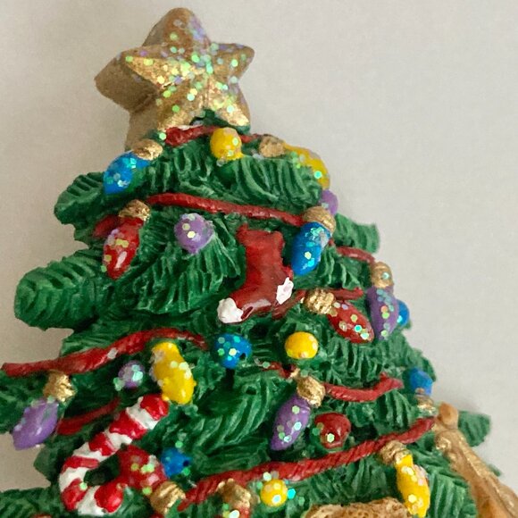 Vintage Christmas Tree Pin Brooch Resin Teddy Bear Music Instruments Star Lights - Picture 9 of 11